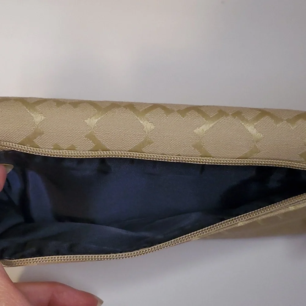Tommy Hilfiger Checkbook/Wallet - Picture 4 of 8
